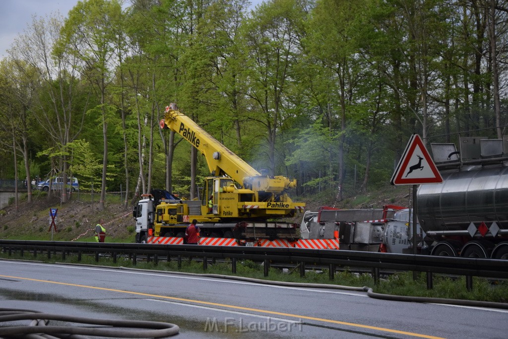 VU Gefahrgut LKW umgestuerzt A 4 Rich Koeln Hoehe AS Gummersbach P232.JPG - Miklos Laubert